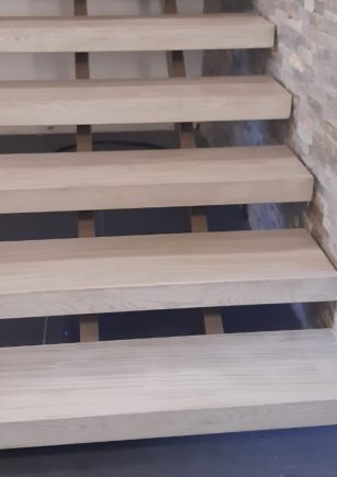 Treppenstufen Eiche massiv – Dicke 40 mm – durchgehende Lamellen – AB (2)2 foto Treppenstufen Eiche massiv - Dicke 40 mm - durchgehende Lamellen - AB (2)2